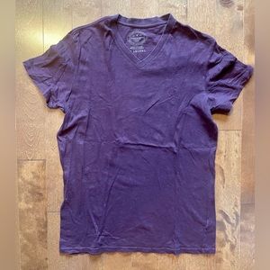 *SOLD* 3/$20 🪐 American Eagle v-neck burgundy t-shirt size S